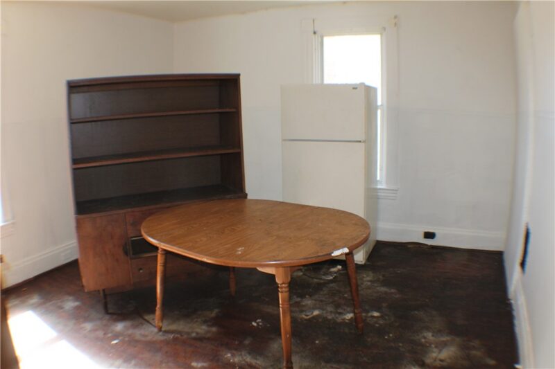 580 Thompson Ave — photo 6