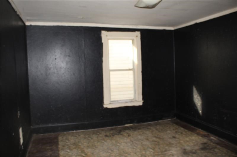 580 Thompson Ave — photo 8