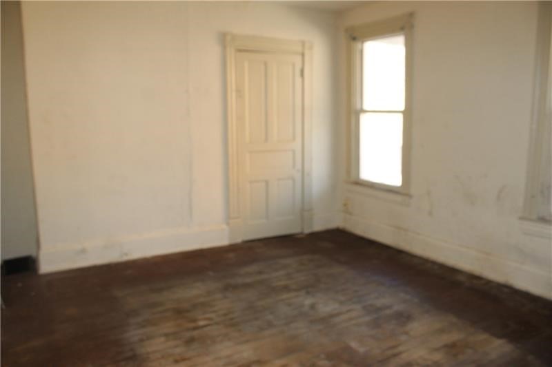 580 Thompson Ave — photo 7