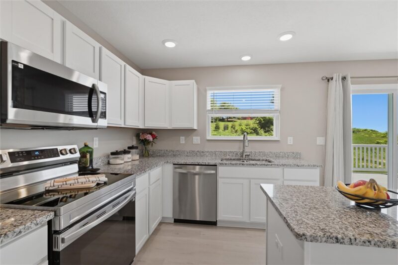 714 Dahlia Drive — photo 2