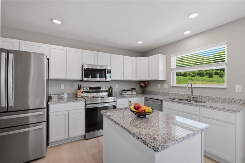 714 Dahlia Drive — photo 3