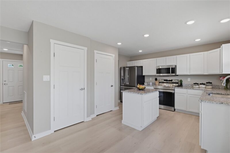 714 Dahlia Drive — photo 4