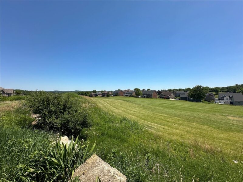 2001 Blackthorne Dr — photo 8