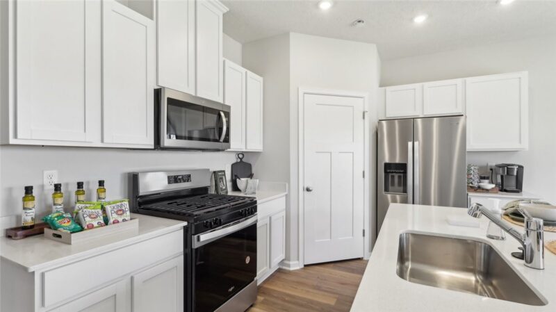 367 Gleneagles Drive — photo 6