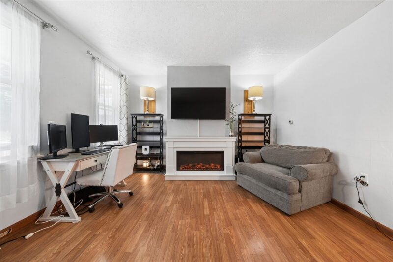 305 Onyx Ave — photo 3