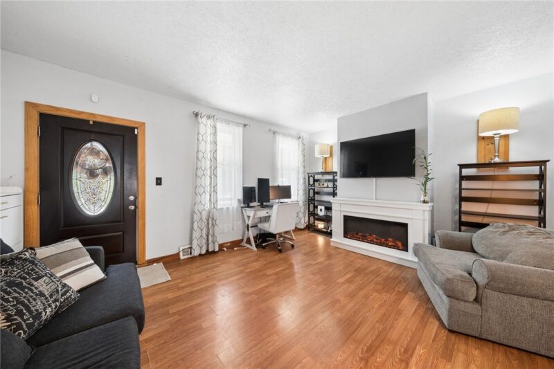 305 Onyx Ave — photo 4