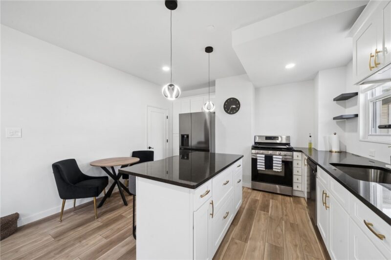 305 Onyx Ave — photo 8