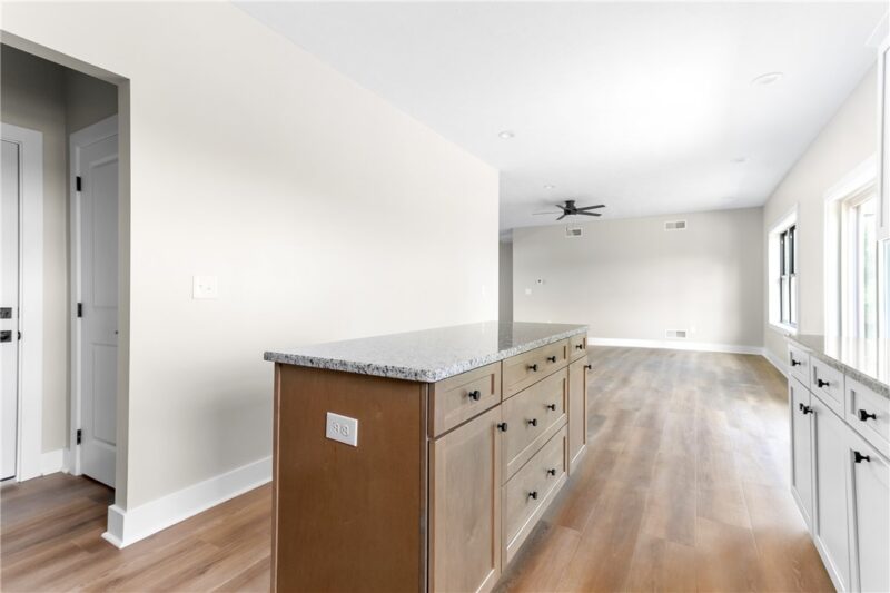 10 VINCENT DRIVE 4 — photo 7