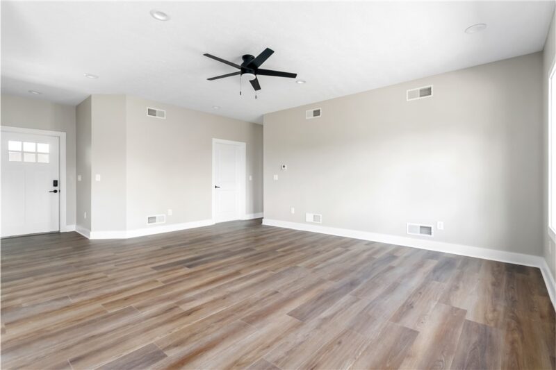 10 VINCENT DRIVE 4 — photo 8