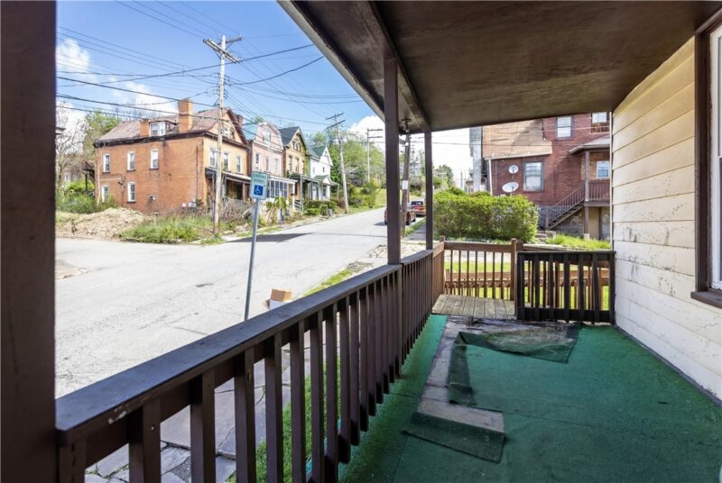 1004-1006 Coal Street — photo 3