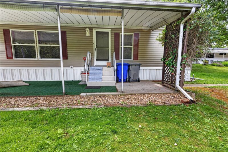 914 Chester Dr — photo 2