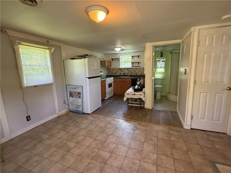 144 Scott Rd — photo 3