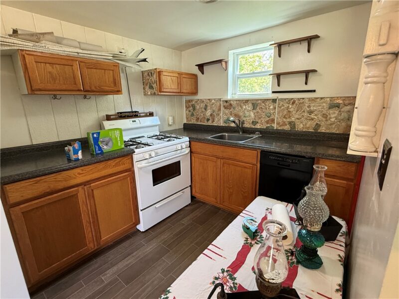 144 Scott Rd — photo 4