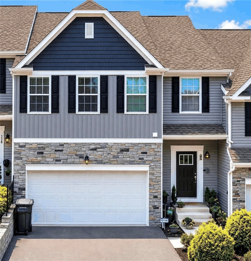 380 Trinity Way — photo 1