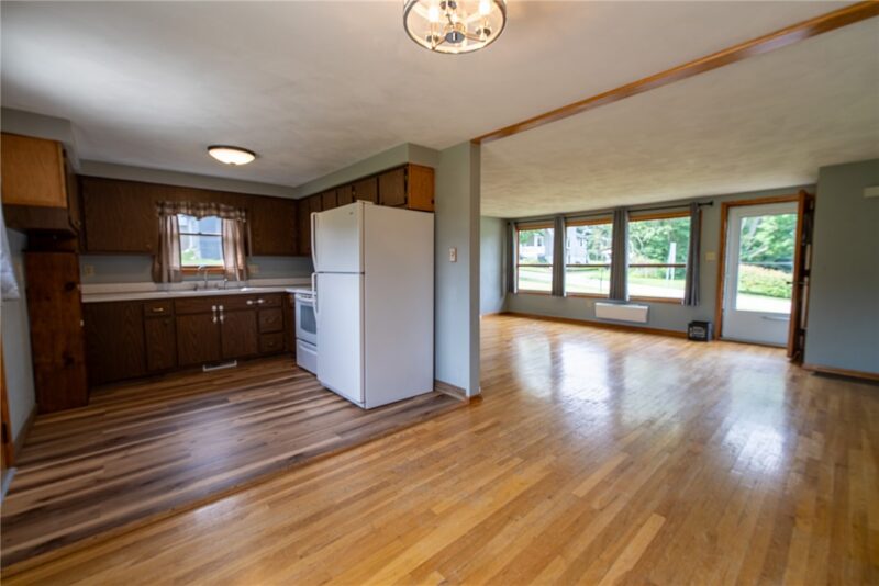 4122 Rte 130 — photo 3