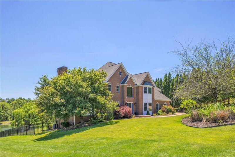 7 Hawthorne Ln — photo 2