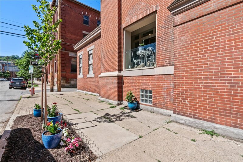 2132 Sarah St 105 — photo 4