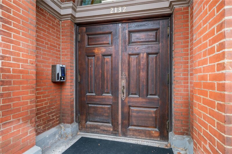 2132 Sarah St 105 — photo 5