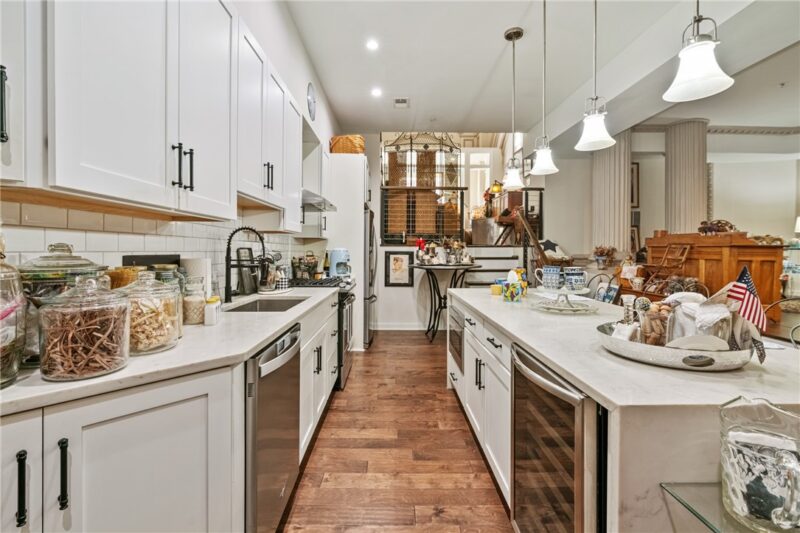 2132 Sarah St 105 — photo 8