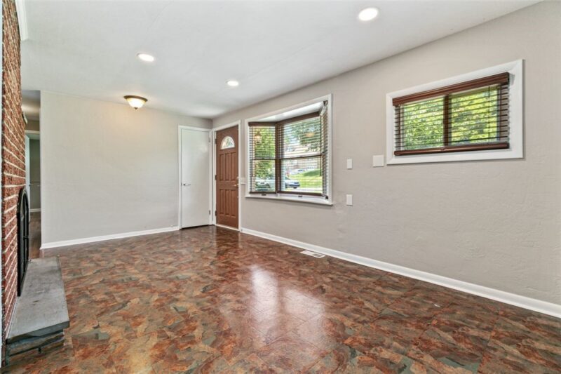 504 Long Dr — photo 3