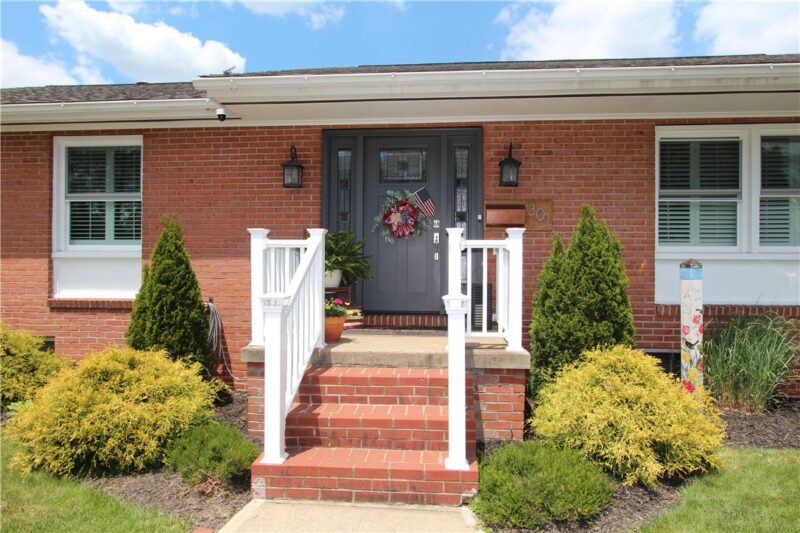 301 W Loyalhanna St — photo 2