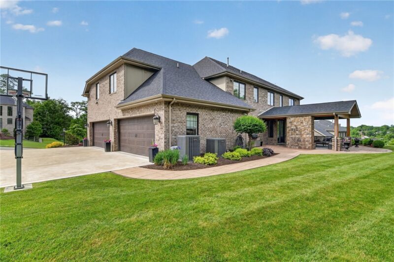 1809 Winchester Dr — photo 2
