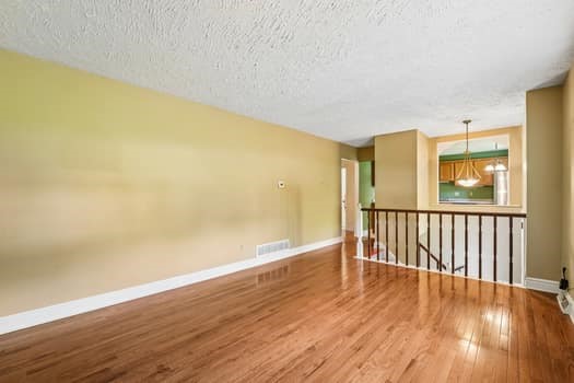 584 Joan St — photo 3