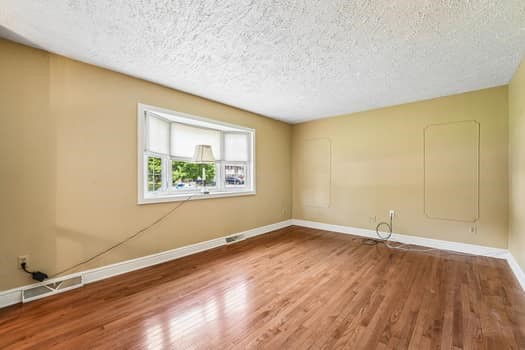 584 Joan St — photo 4