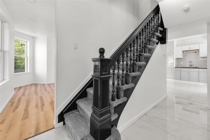 435 N Broadway St — photo 5