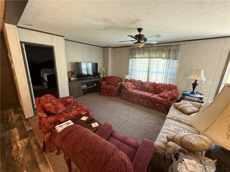 606 Ashley Dr — photo 2