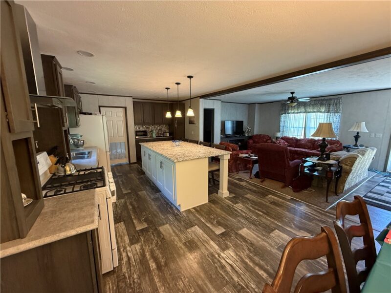 606 Ashley Dr — photo 3