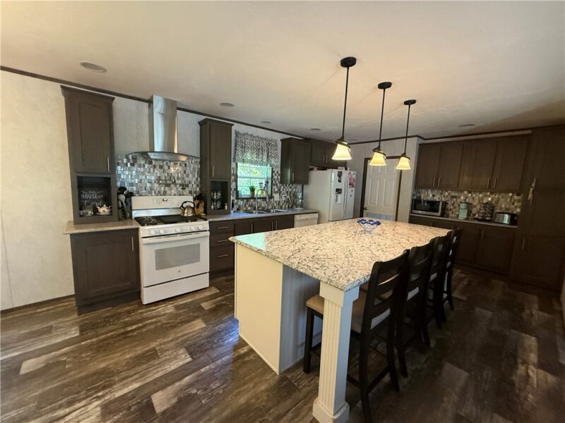 606 Ashley Dr — photo 4