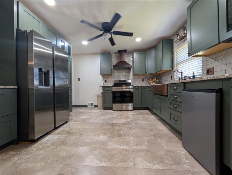 1300 Leeds Ave — photo 7