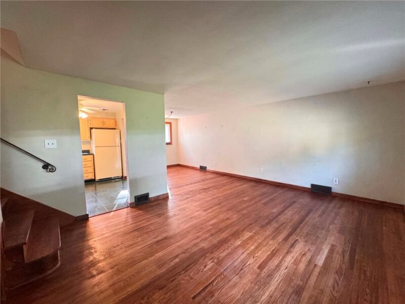 1094 Greenwood Drive — photo 4