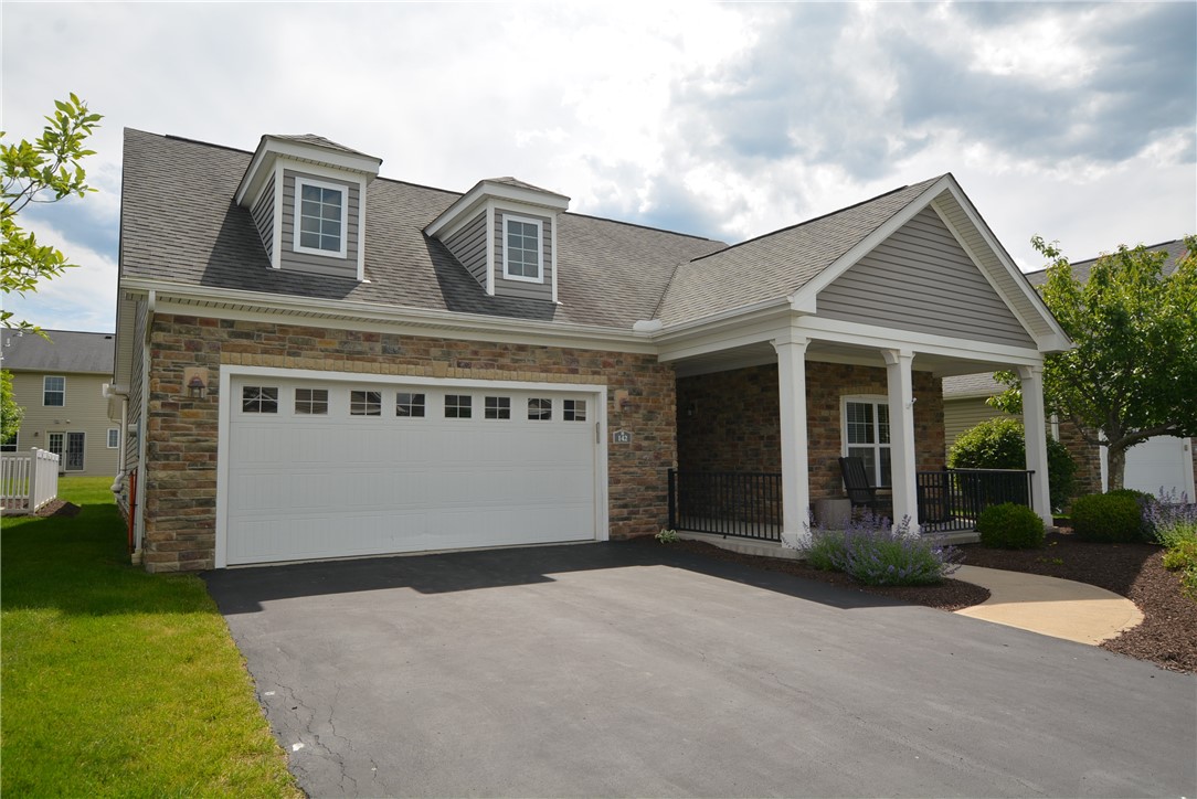 142 Cobblestone Dr — photo 1
