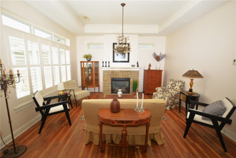 142 Cobblestone Dr — photo 3