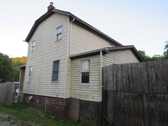 215 Hillview Lane — photo 3