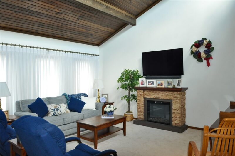 4048 Briarwood Dr. — photo 3