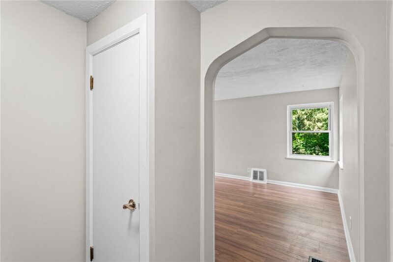 617 Argonne Blvd — photo 4