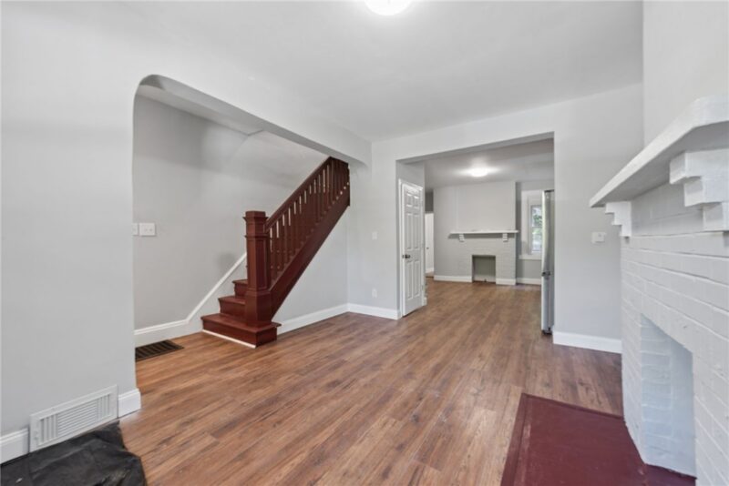 203 W BURGESS STREET — photo 4