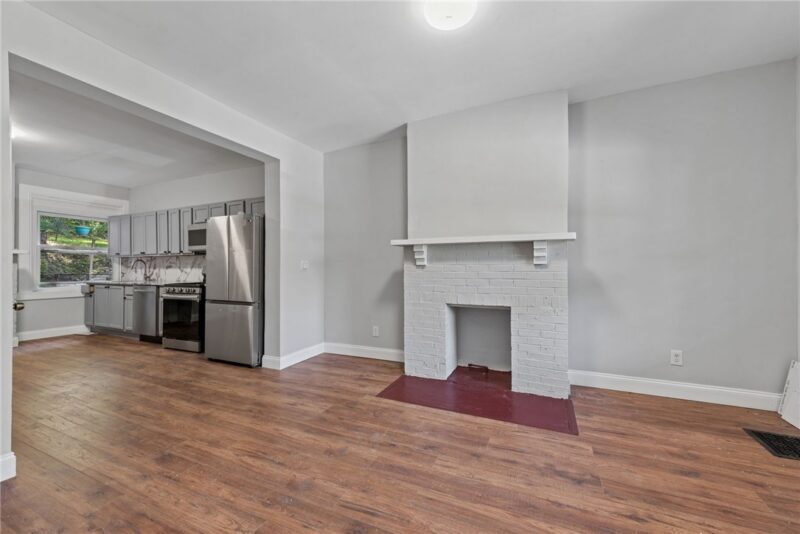 203 W BURGESS STREET — photo 8