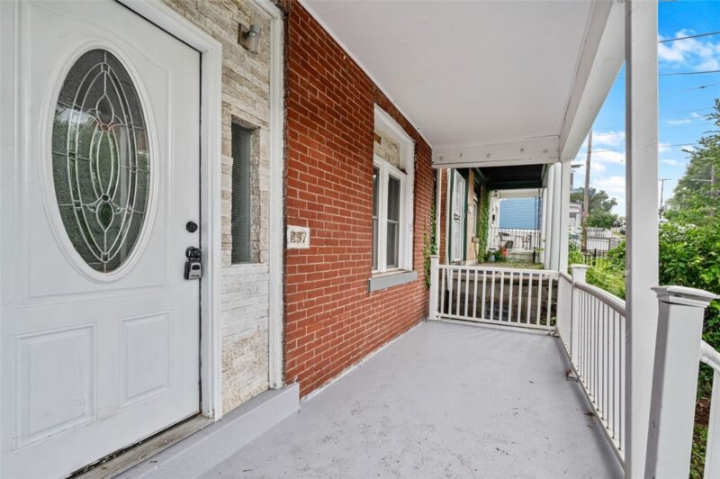 237 N Graham St — photo 2
