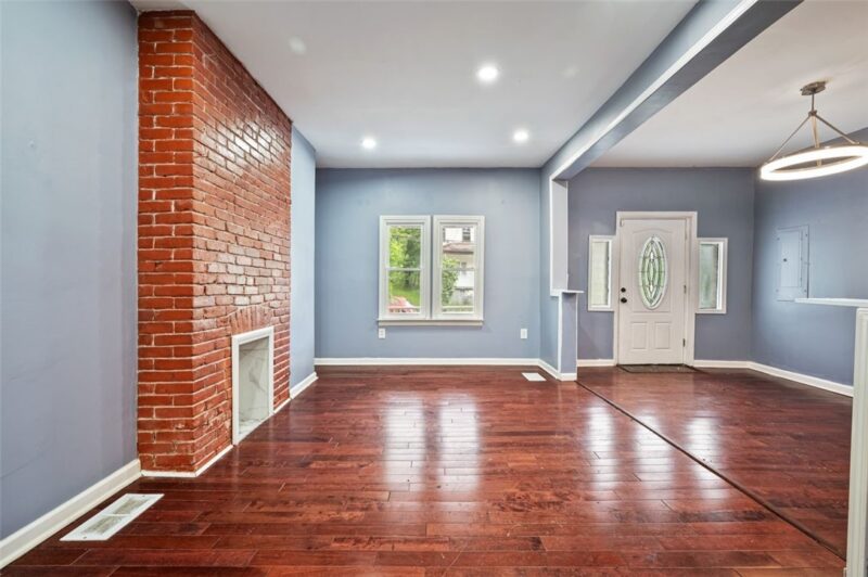 237 N Graham St — photo 7