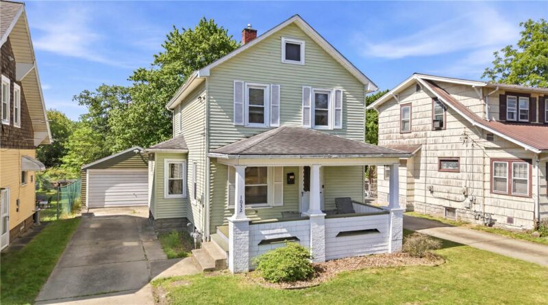 1032 Griswold St — photo 2