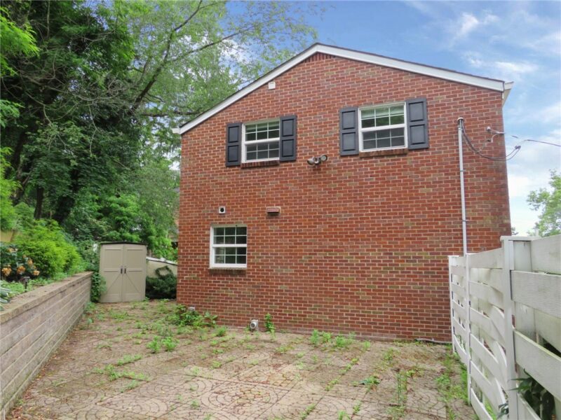 811 Parkside Ave — photo 2