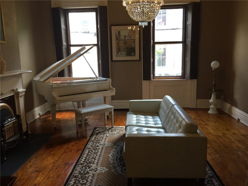 518 Avery St — photo 2