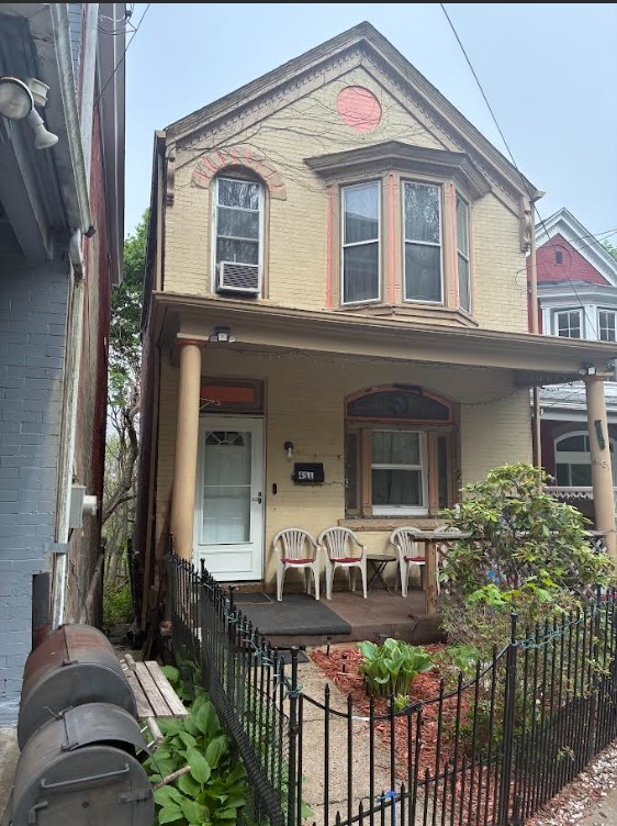 451 1/2 Ella Street — photo 3