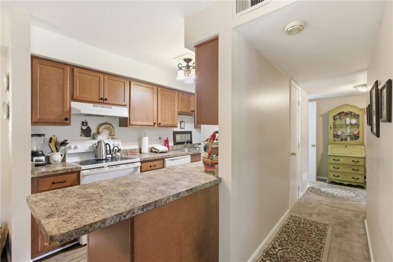 920 Margarite Dr J — photo 4