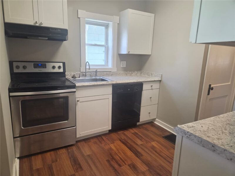 1510 Victoria Ave — photo 4