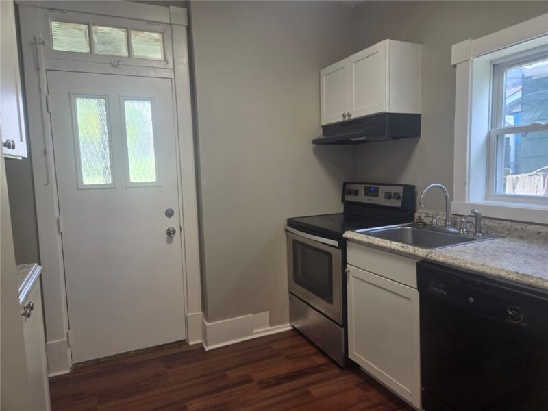 1510 Victoria Ave — photo 5